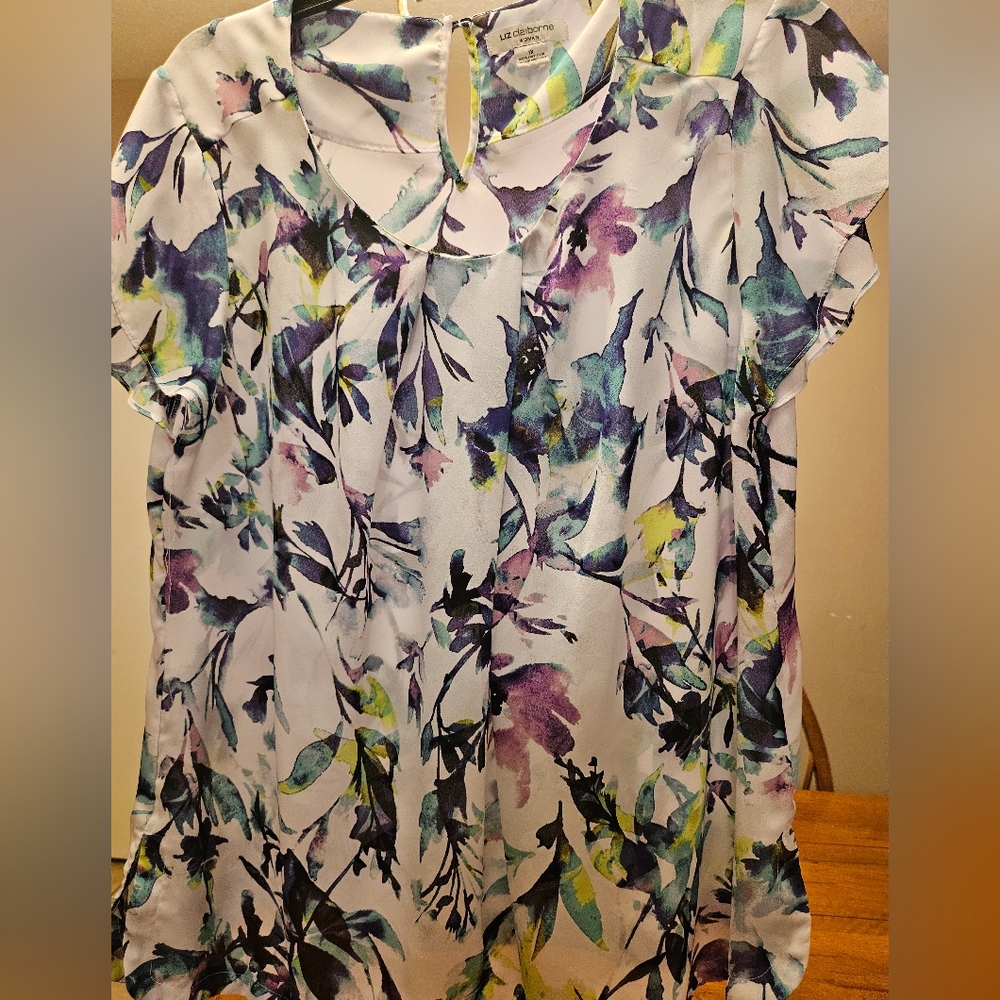 Liz Claiborne Women's floral patter flutter sleeve blouse